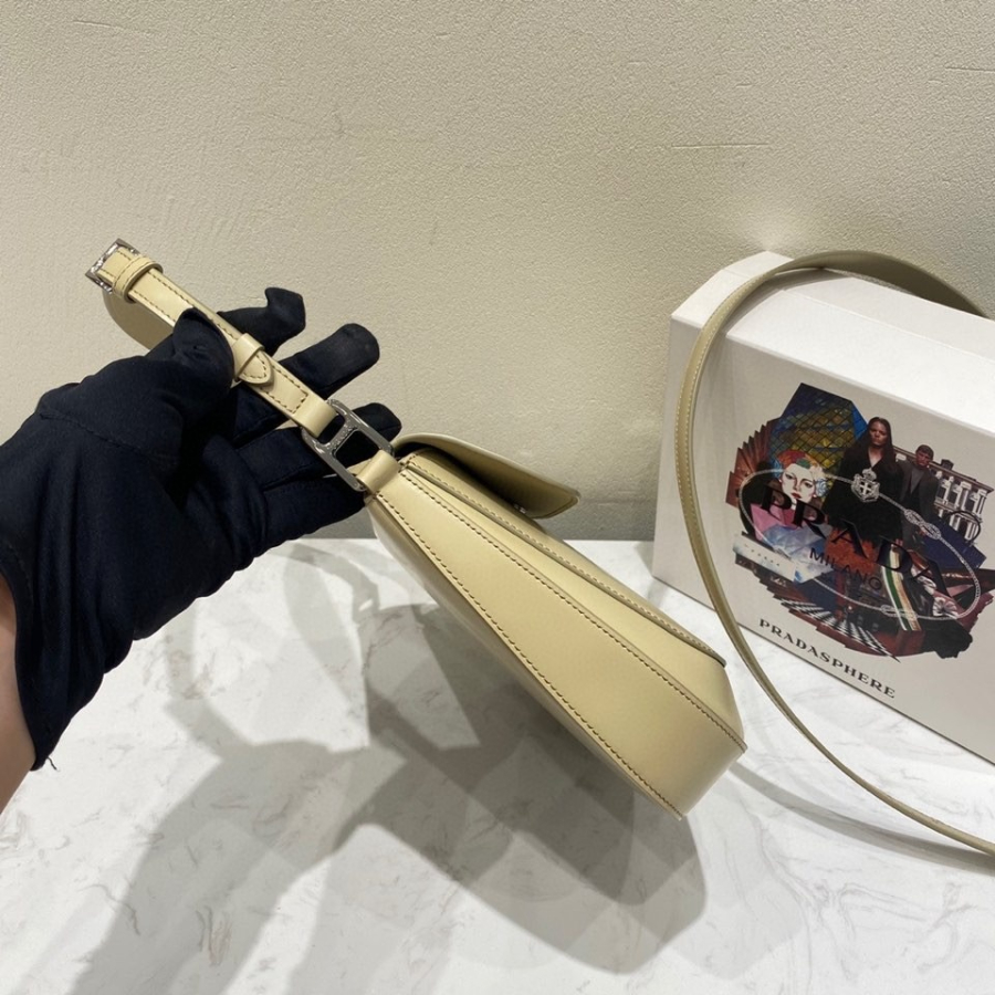 프라다 클로에브러시드숄더백 라이트그린3.jpg