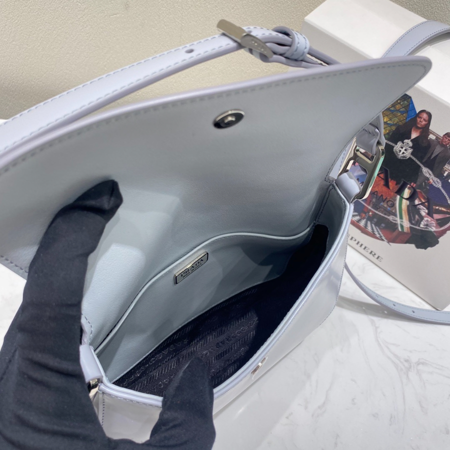 프라다 클로에브러시드숄더백 라이트블루6.jpg