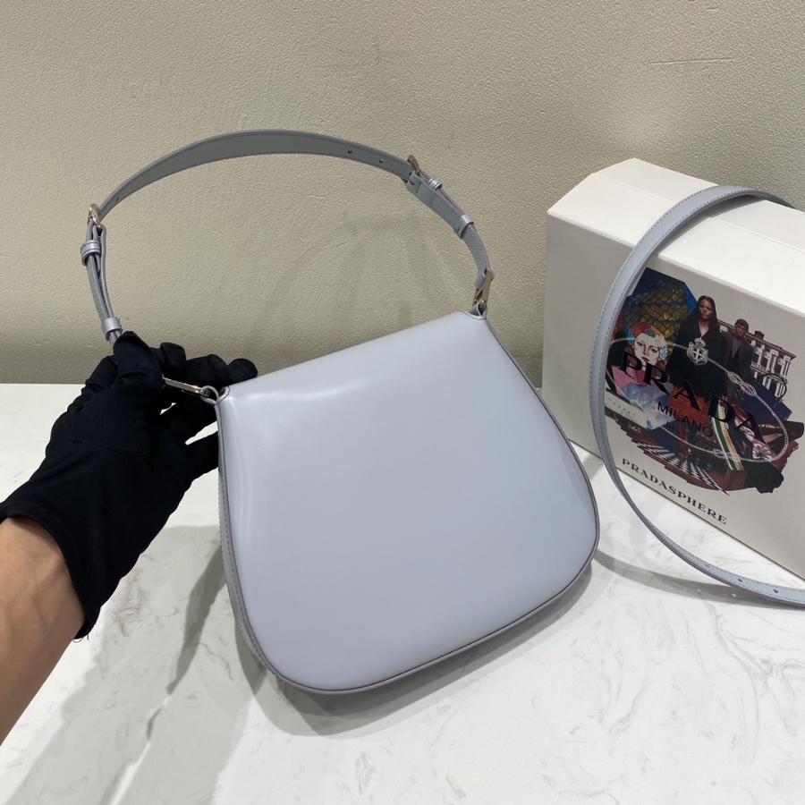 프라다 클로에브러시드숄더백 라이트블루2.jpg
