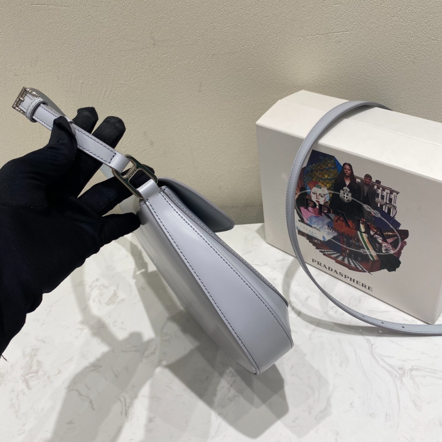 프라다 클로에브러시드숄더백 라이트블루3.jpg