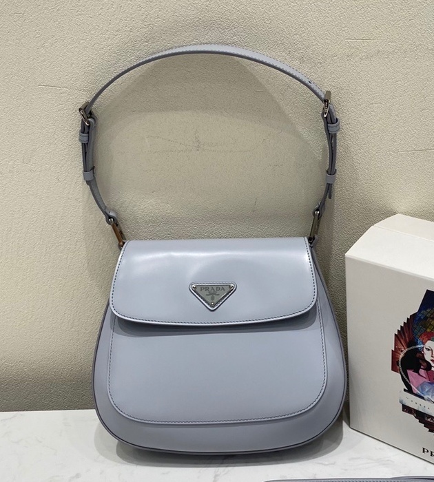 프라다 클로에브러시드숄더백 라이트블루1 (1).jpg