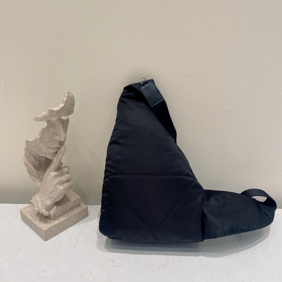 프라다 리나일론레더백팩 블랙2.jpg