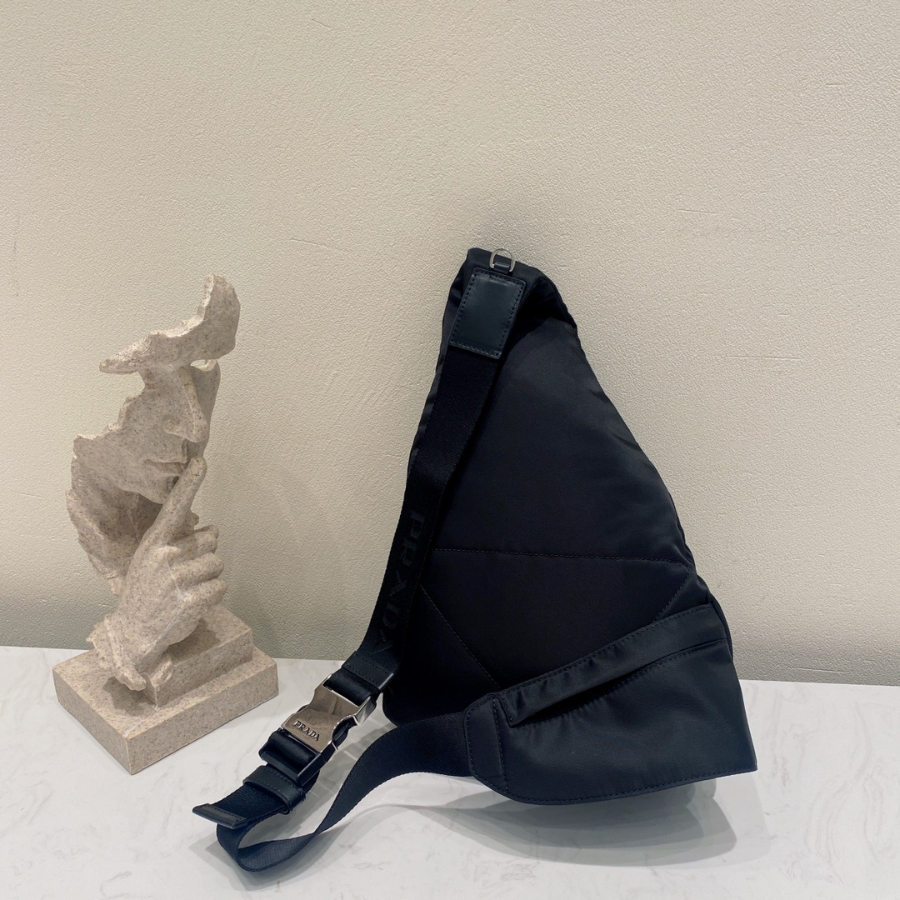 프라다 리나일론레더백팩 블랙3.jpg