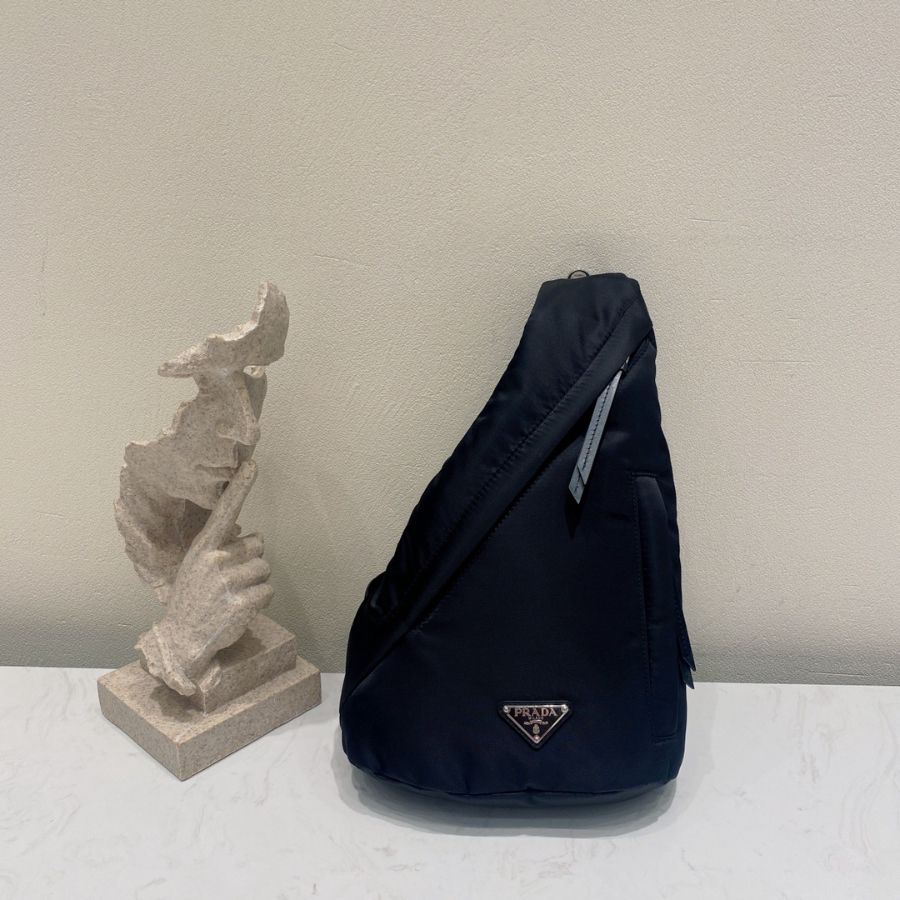 프라다 리나일론레더백팩 블랙1.jpg