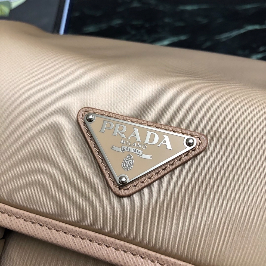 프라다 삼각로고포켓숄더백 라이트핑크6.jpg