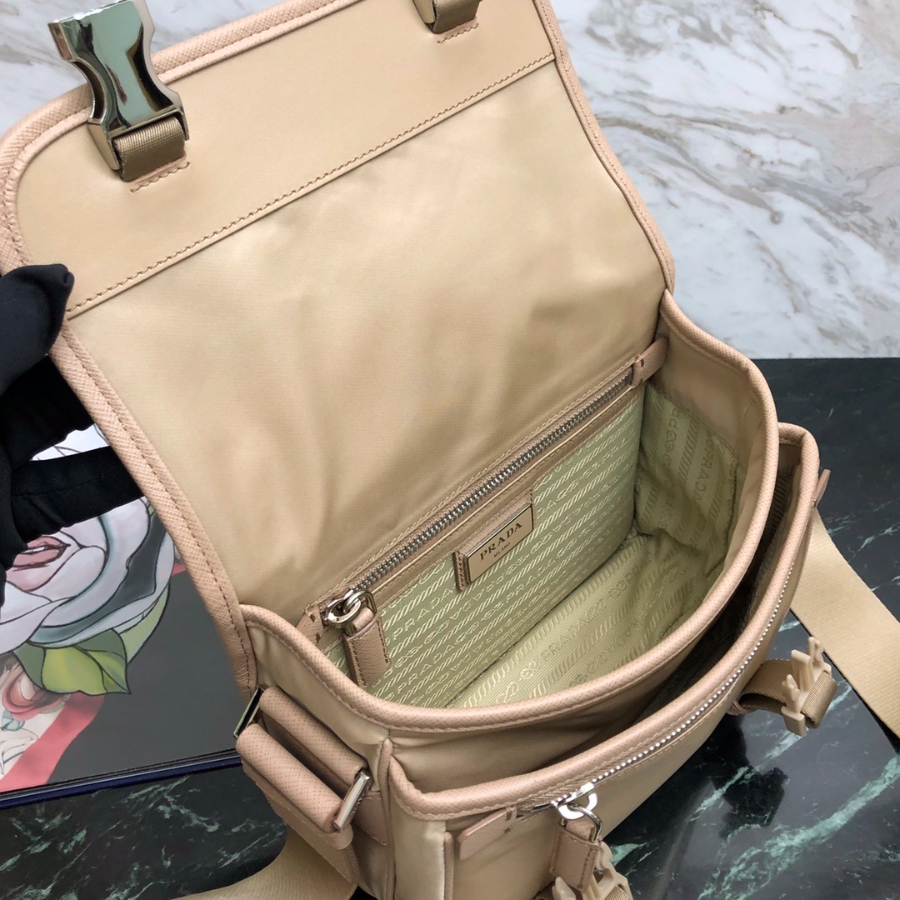 프라다 삼각로고포켓숄더백 라이트핑크8.jpg