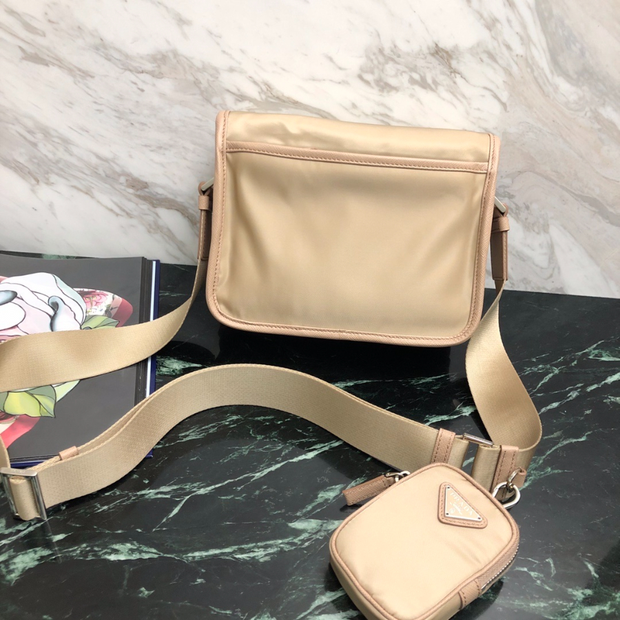프라다 삼각로고포켓숄더백 라이트핑크2.jpg