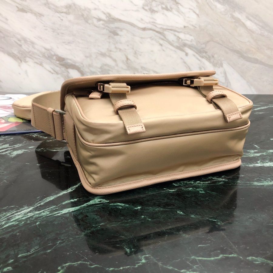 프라다 삼각로고포켓숄더백 라이트핑크4.jpg