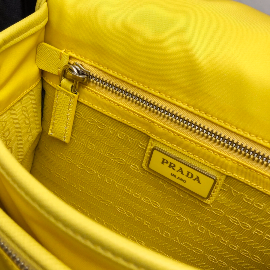 프라다 삼각로고포켓숄더백 옐로우9.jpg