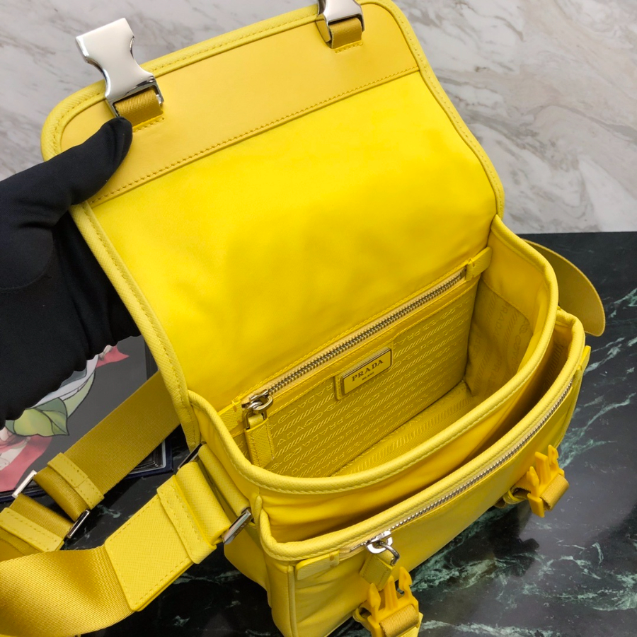 프라다 삼각로고포켓숄더백 옐로우8.jpg