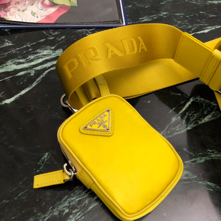 프라다 삼각로고포켓숄더백 옐로우7.jpg