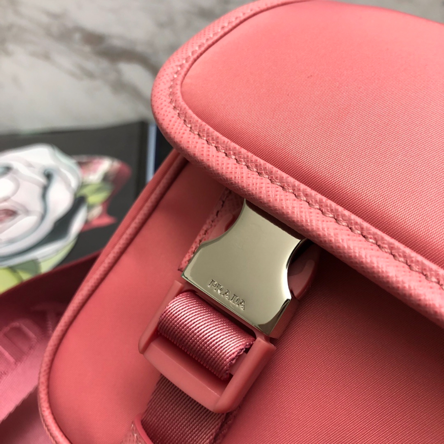 프라다 삼각로고포켓숄더백 핑크7.jpg