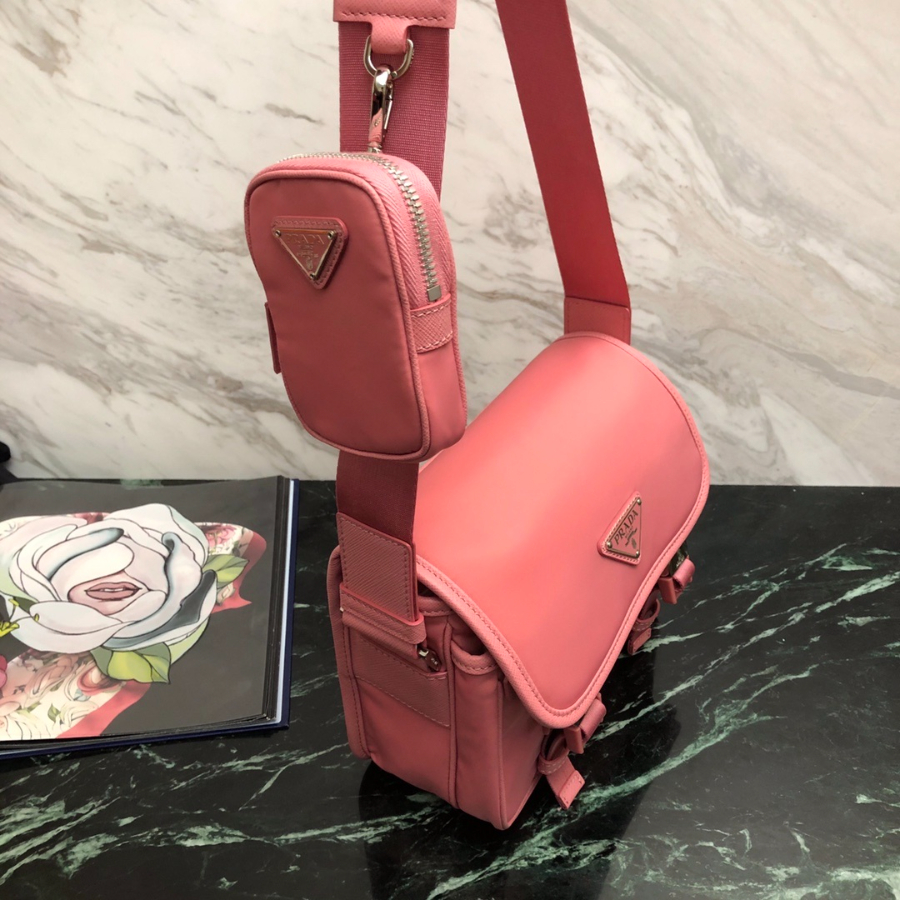 프라다 삼각로고포켓숄더백 핑크3.jpg