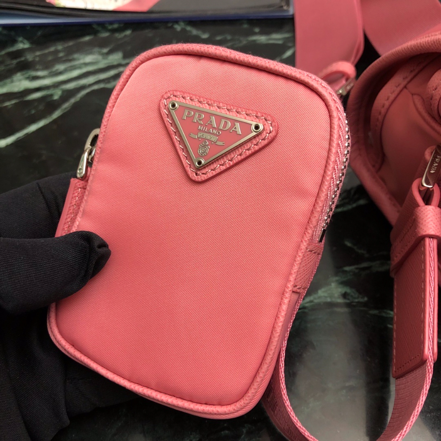 프라다 삼각로고포켓숄더백 핑크5.jpg