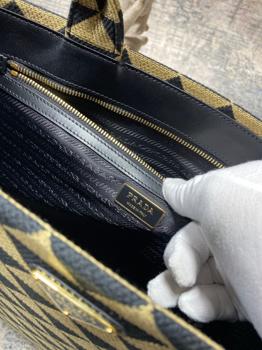 프라다 심볼자카드패브릭라지토트백 옐로우블랙8.jpg