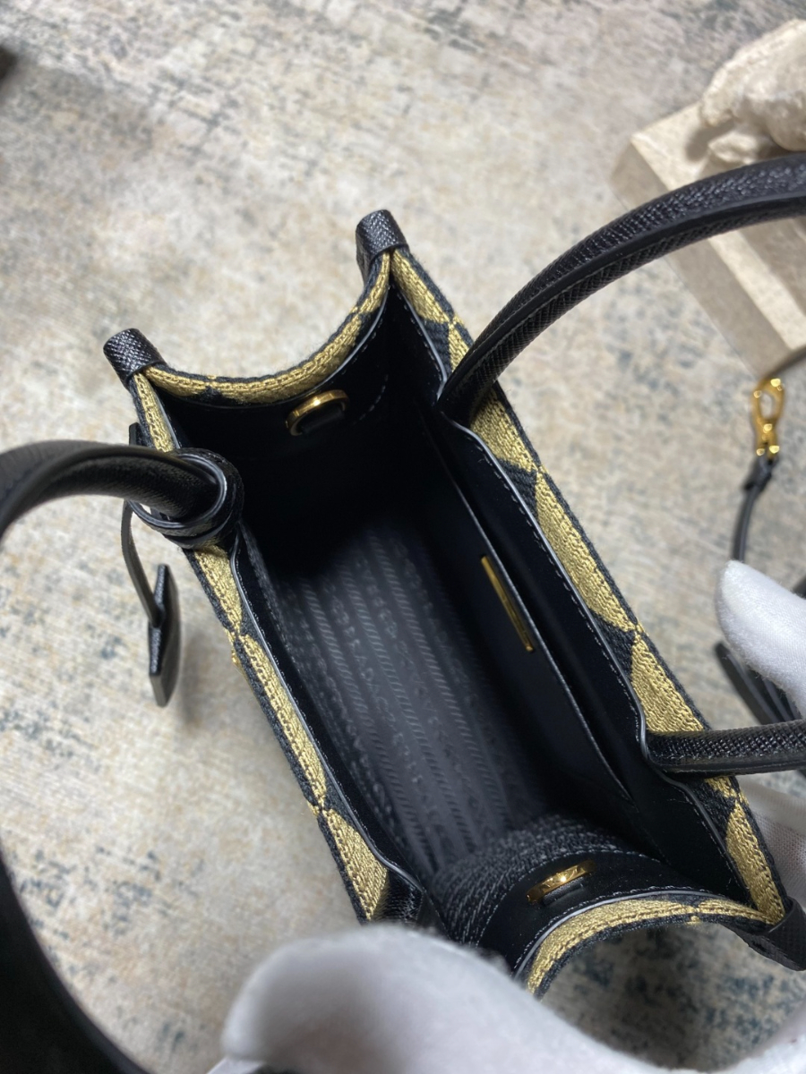 프라다 심볼자카드패브릭마이크로토트백 옐로우블랙6.jpg