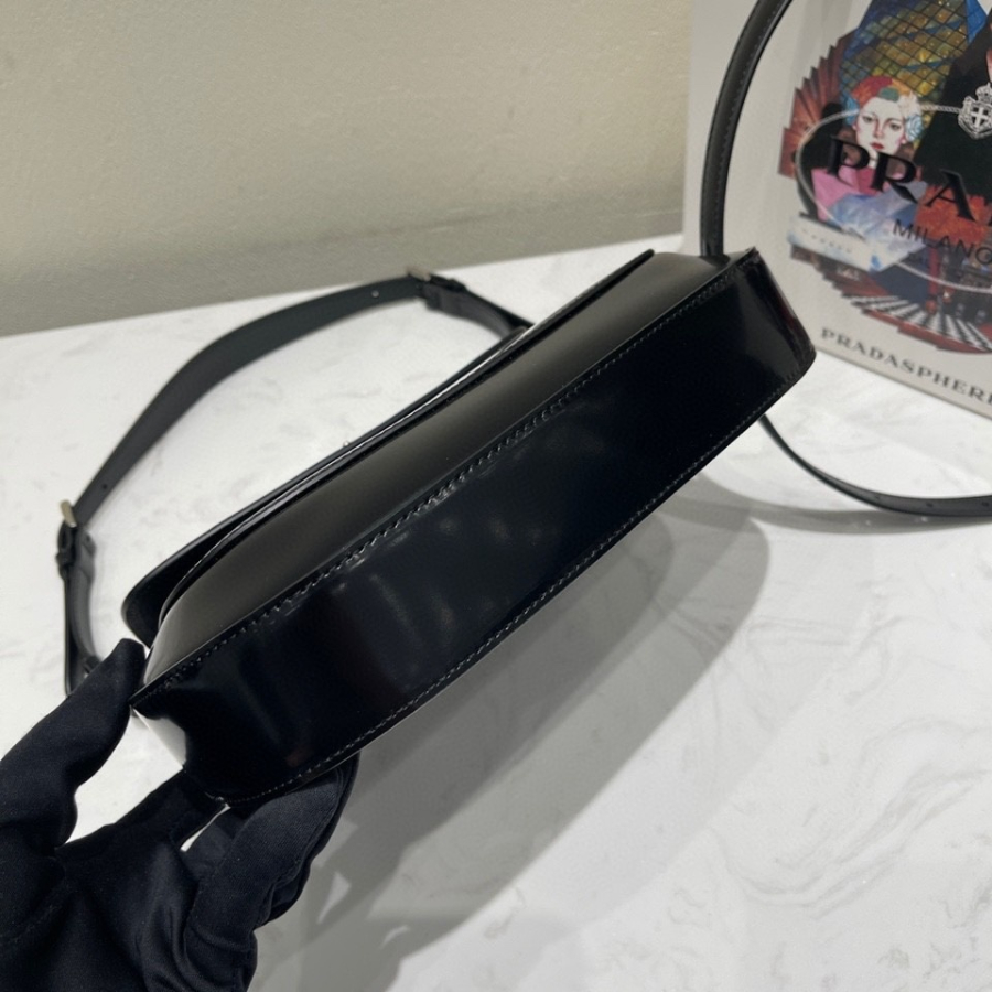 프라다 클레오브러시드숄더백 블랙8.jpg