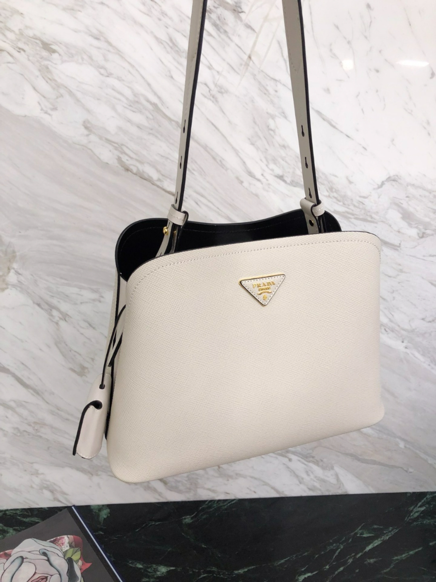 프라다 미디엄마티네숄더백 아이보리7.jpg