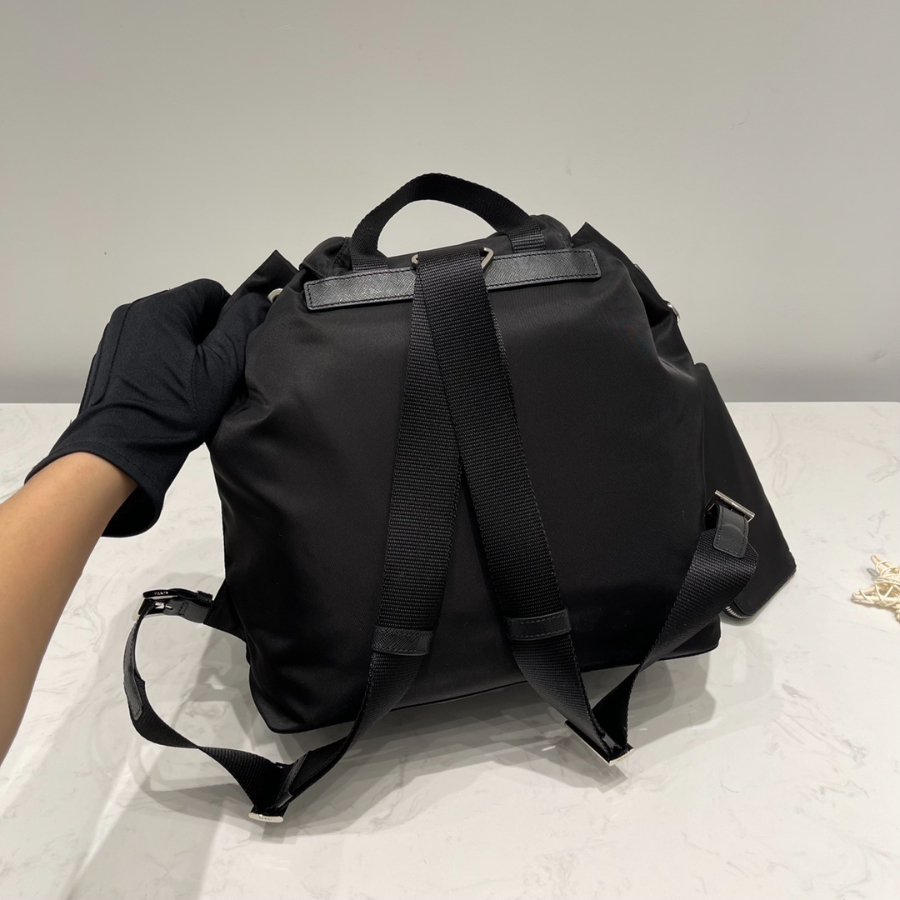 프라다 벨라백팩 블랙2.jpg