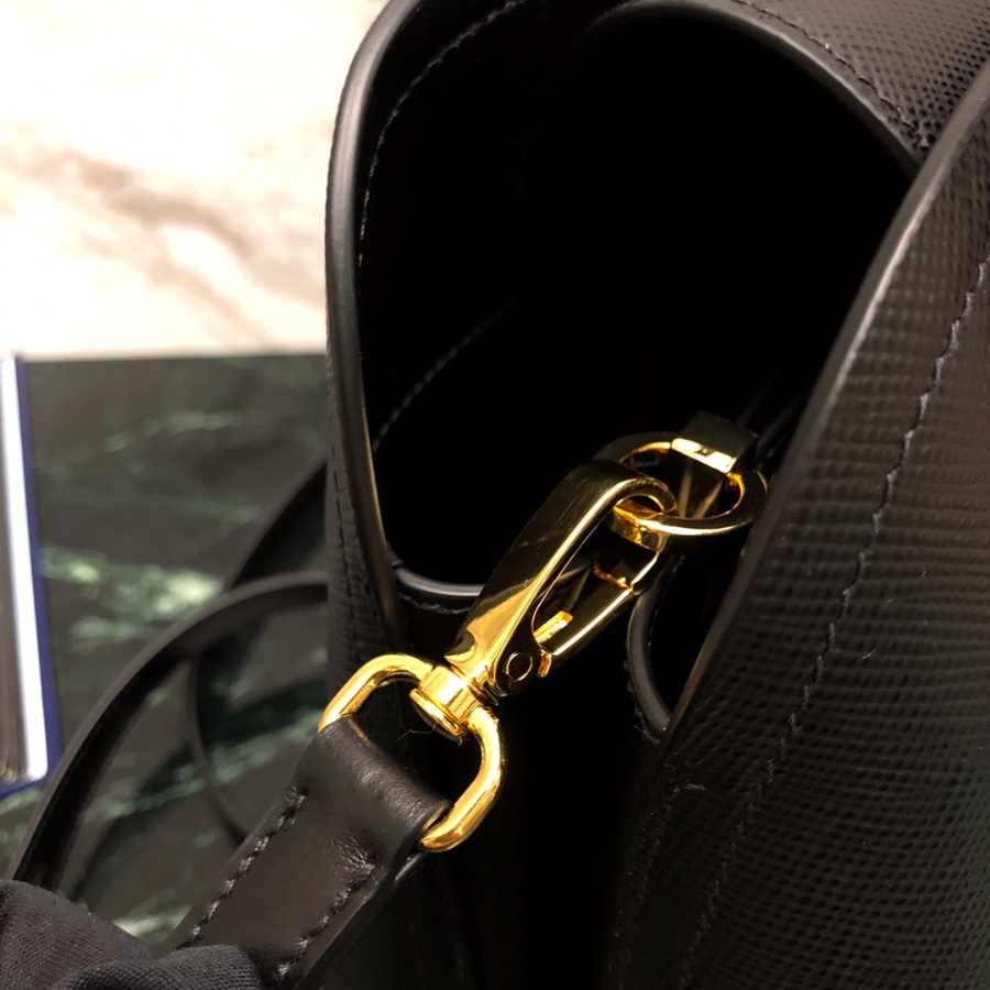 프라다 스몰마티네토트백 블랙4.jpg