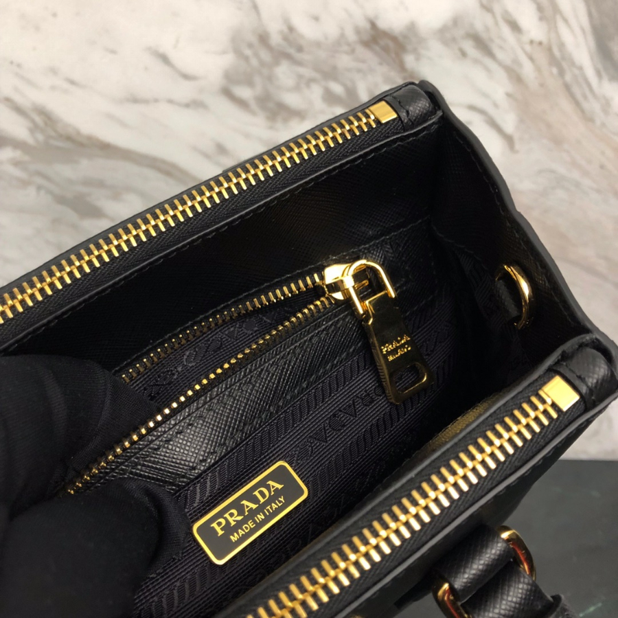 프라다 사피아노마이크로백7.jpg