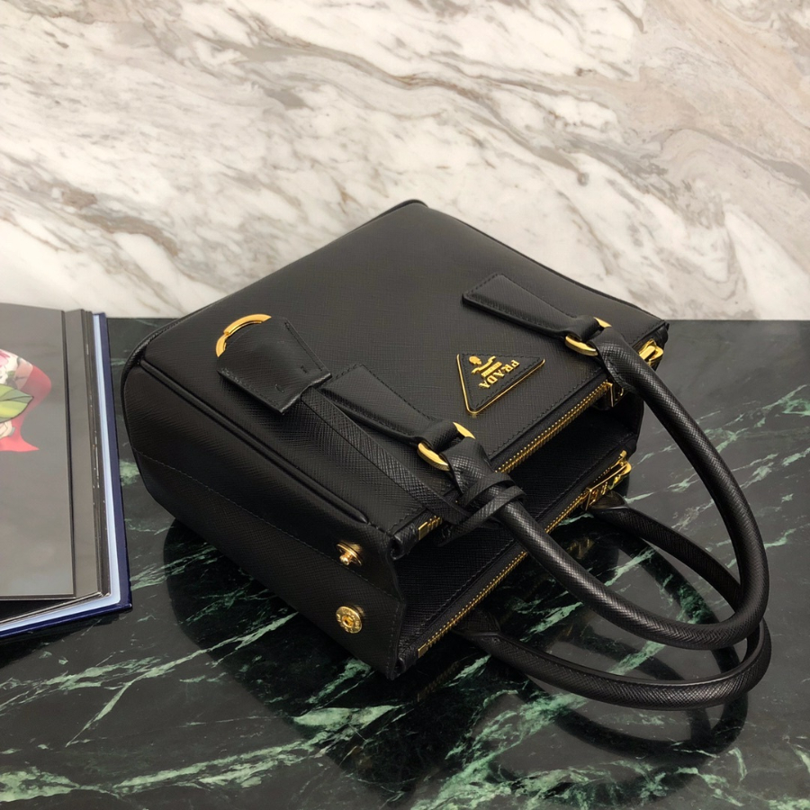 프라다 사피아노마이크로백3.jpg