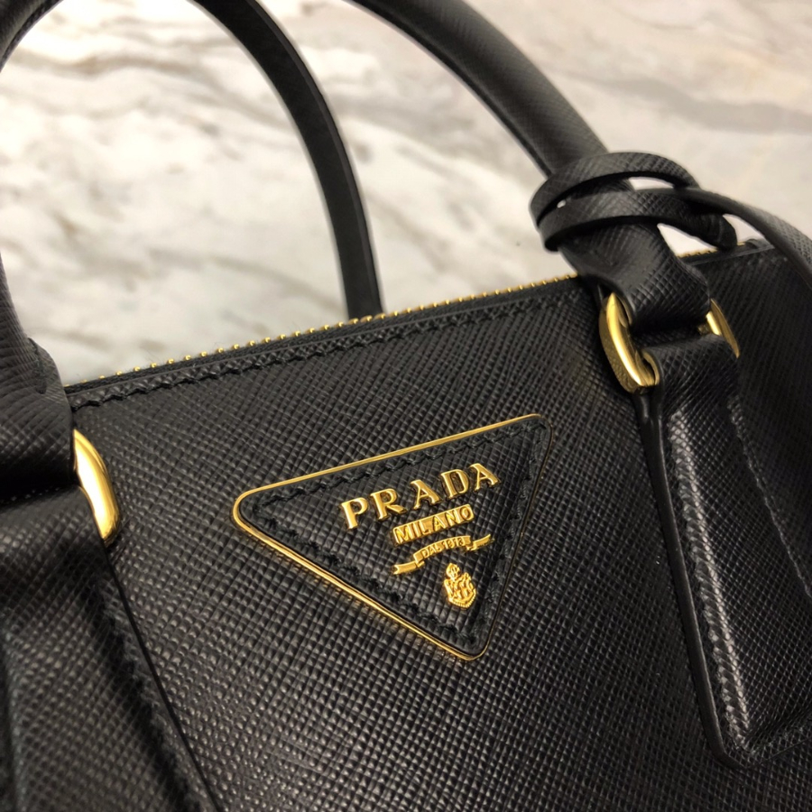 프라다 사피아노마이크로백4.jpg