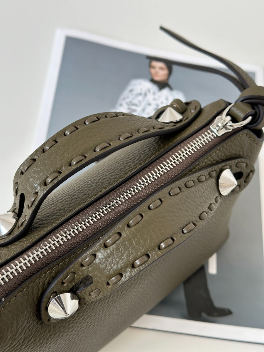 펜디 바이더웨이셀러리아8.jpg