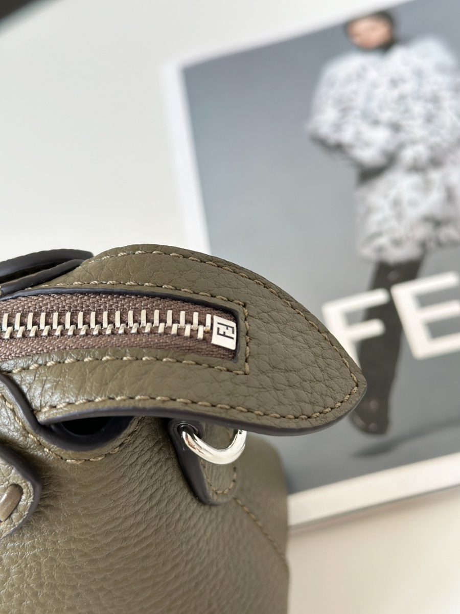 펜디 바이더웨이셀러리아6.jpg