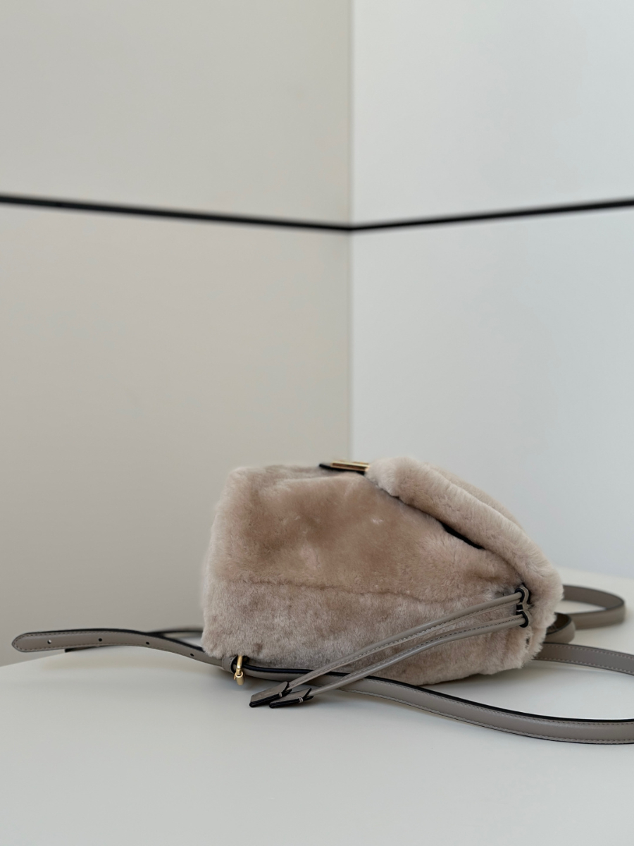 펜디 탑핸들백팩2.jpg