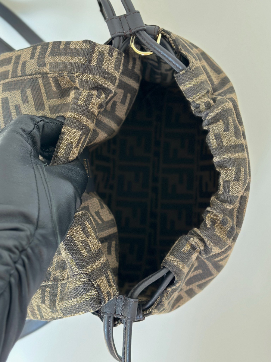 펜디 탑핸들백팩9 다크브라운.jpg