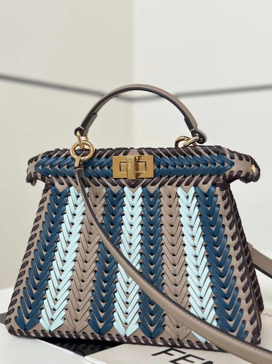 펜디 피카부아이씨유 블루1.jpg