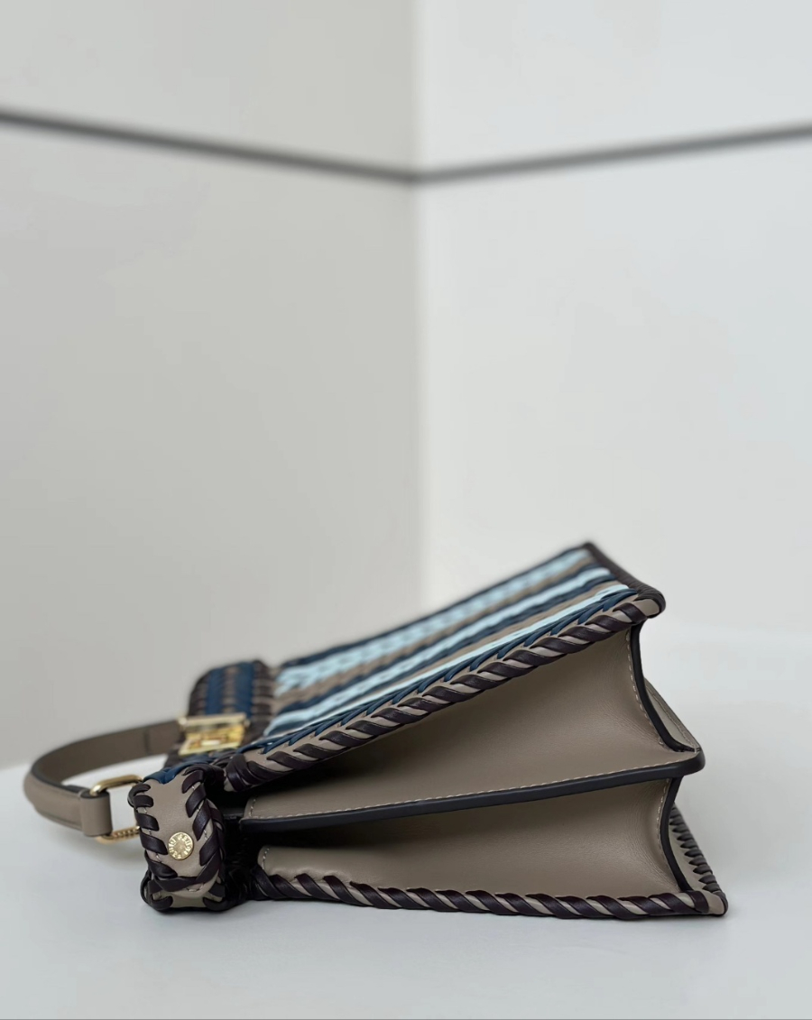 펜디 피카부아이씨유 블루3.jpg