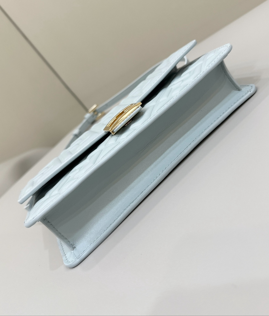 펜디 바게트체인월렛 라이트블루5.jpg