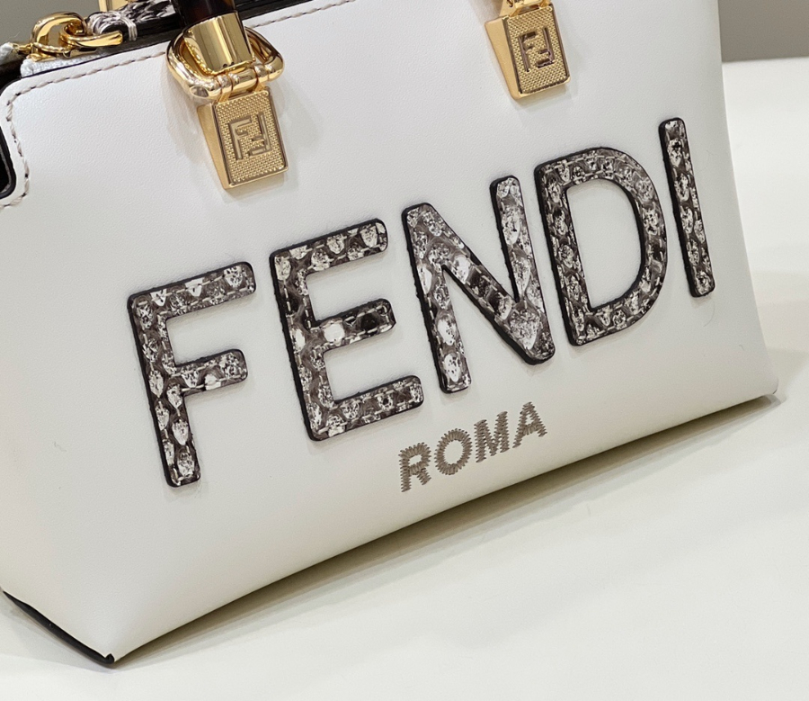 펜디 바이더웨이 화이트5.jpg