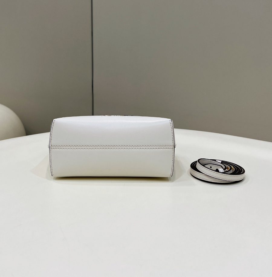 펜디 바이더웨이 화이트4.jpg