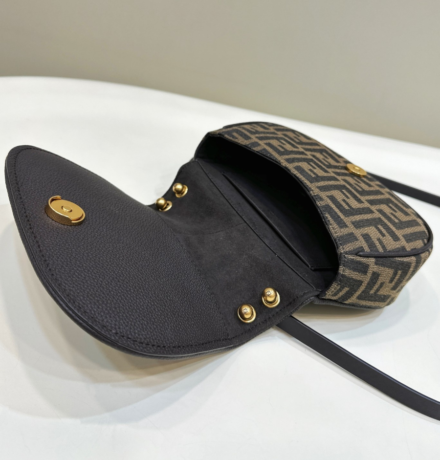 펜디 커몬백 다크브라운9.jpg