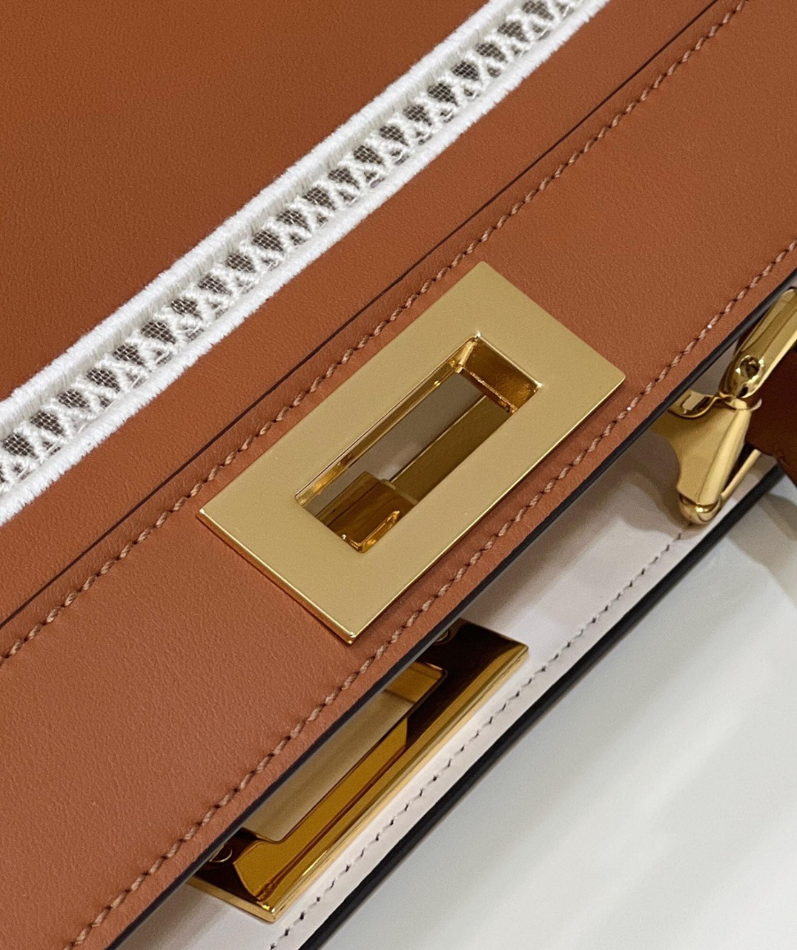 펜디 피카부아이씨유 브라운7.jpg