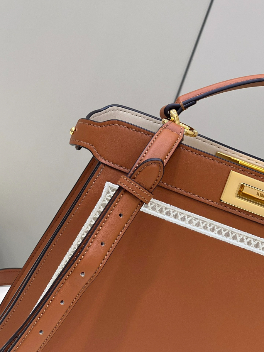 펜디 피카부아이씨유 브라운3.jpg