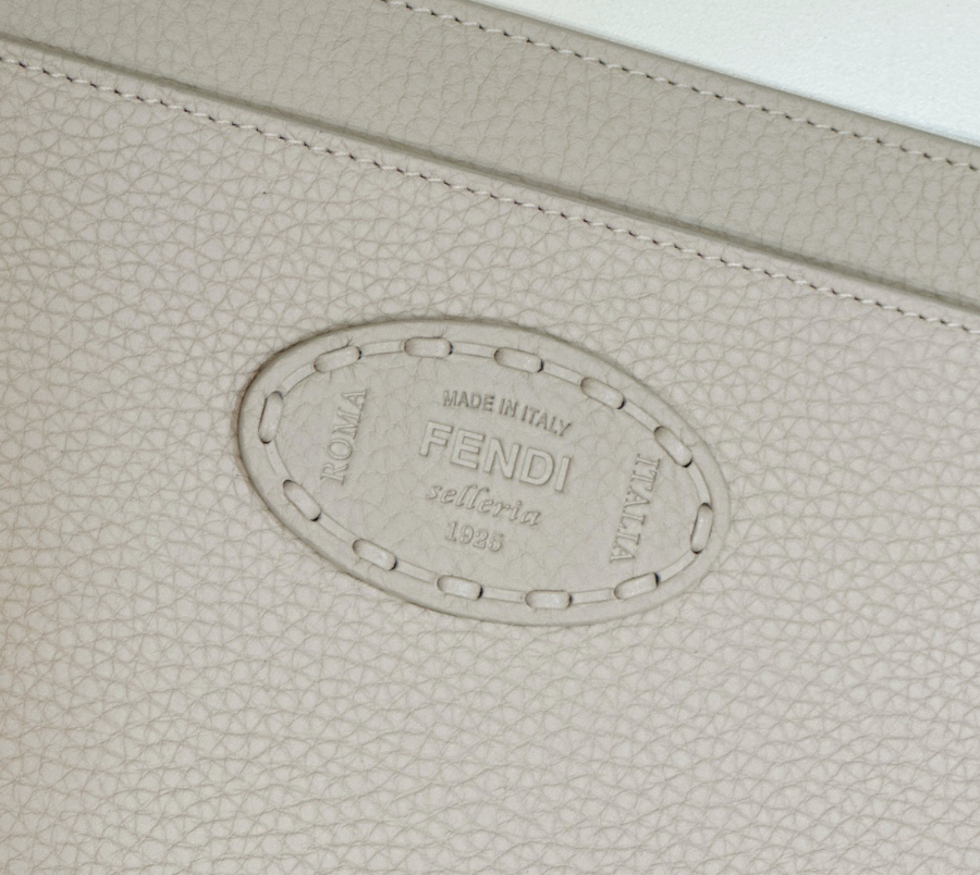 펜디 피카부아이씨유 아이보리6.jpg