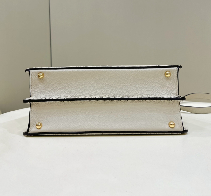 펜디 피카부아이씨유 아이보리3.jpg