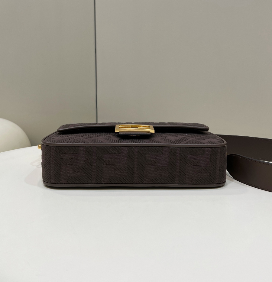 펜디 바게트백미디엄 다크브라운5.jpg