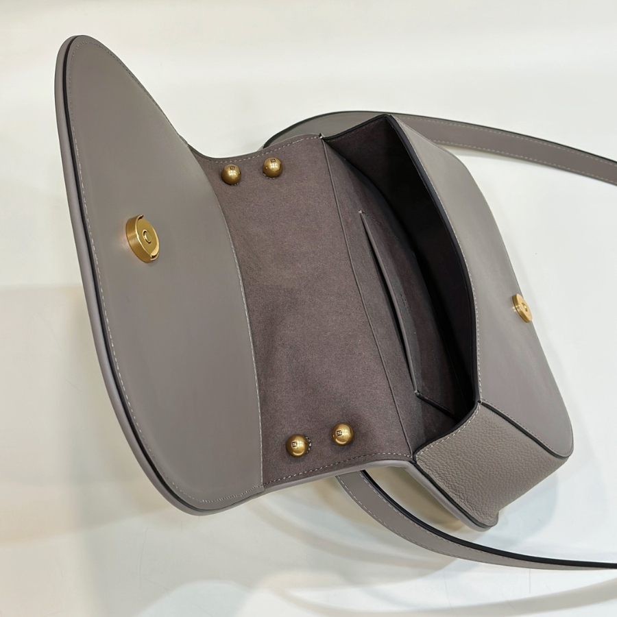 펜디 커몬백미디엄 라이트그레이9.jpg