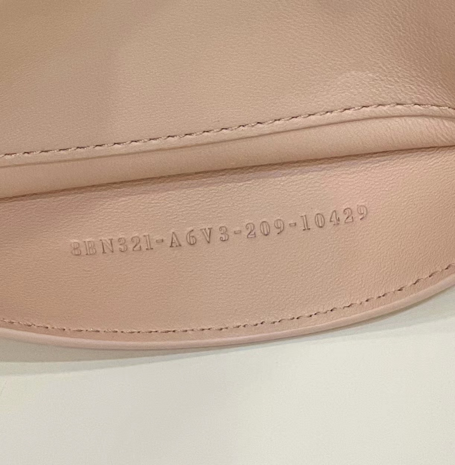 펜디 피카부아이씨유 화이트8.jpg