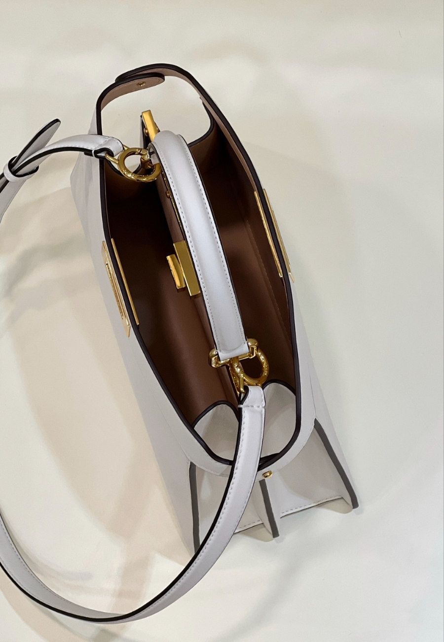 펜디 피카부아이씨유 화이트9.jpg