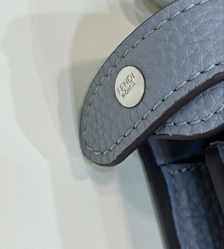 펜디 피카부아이씨유X크로스 라이트블루5.jpg