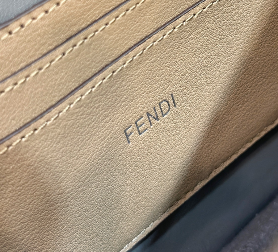 펜디 피카부아이씨유X크로스 라이트블루7.jpg