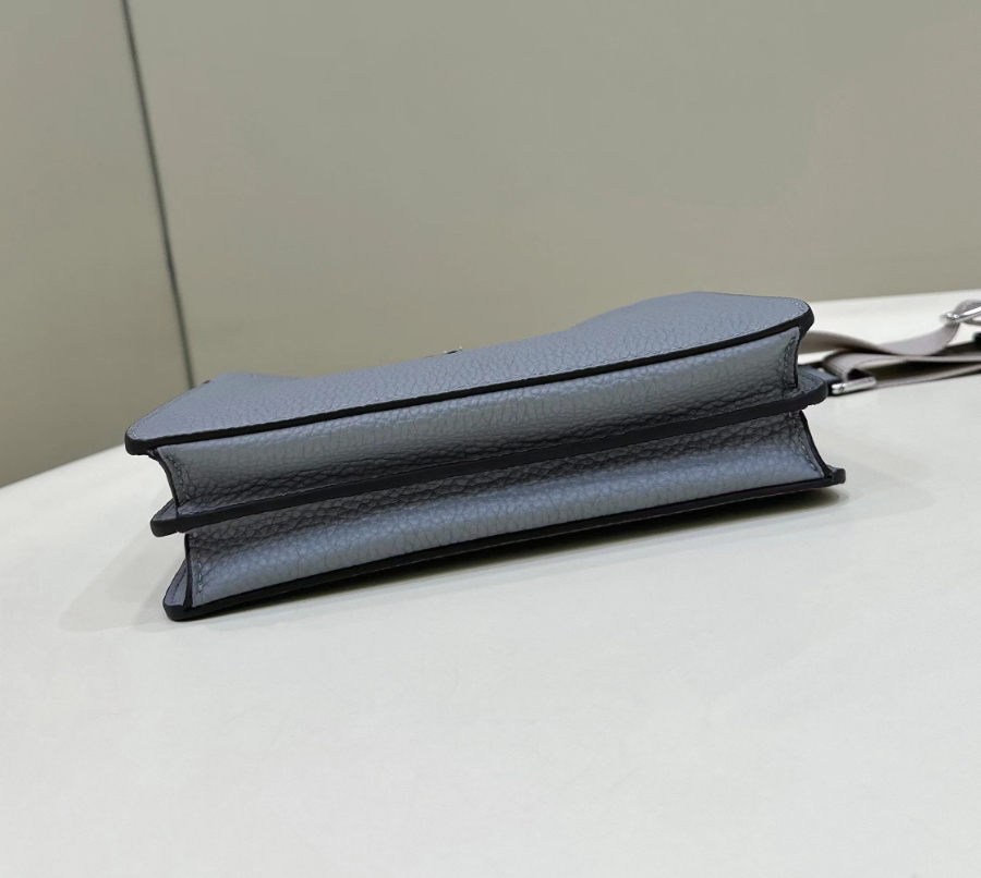 펜디 피카부아이씨유X크로스 라이트블루3.jpg