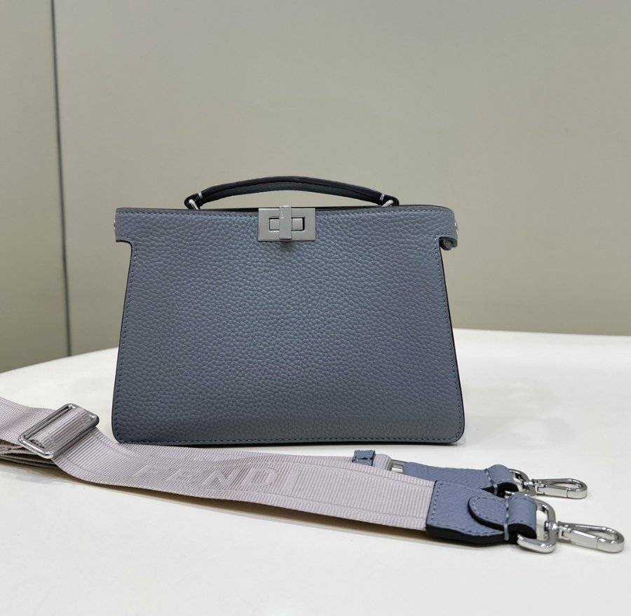 펜디 피카부아이씨유X크로스 라이트블루1.jpg