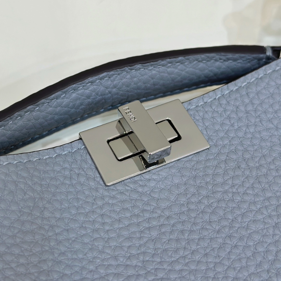 펜디 피카부아이씨유X크로스 라이트블루4.jpg